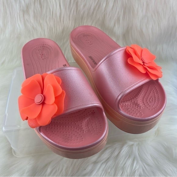 CROCS PLATFORM VIVIC BLOOMS PINK SLIDES-SANDALS SIZE 9 WOMAN - Picture 1 of 12
